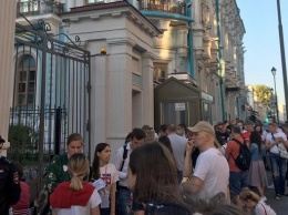 Выборы президента Беларуси в Москве. С Цоем и в вышиванке