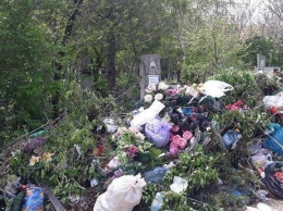 В Николаеве, чтобы прекратить сброс мусора на Мешковском кладбище, ограничили въезд на территорию
