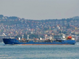 Возивший топливо для оккупантов танкер четвертые сутки стоит у границы территориальных вод в Одесской области: попытка контрабанды или поломка?