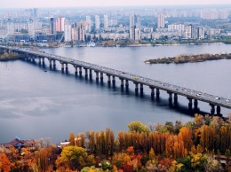 Кличко просят заменить трубы на мосту Патона в Киеве
