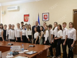 Сергей Аксенов наградил крымских выпускников, получивших 100 баллов на ЕГЭ