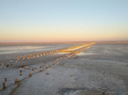 Осталась лишь соль: под Евпаторией пересохло красивое озеро