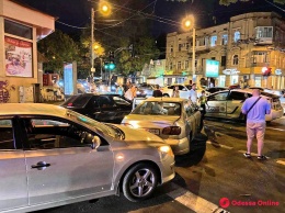 В центре Одессы произошла крупная авария с участием патрульной машины