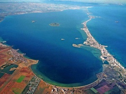 Уникальное соленое озеро в Испании спасут от водорослей