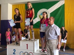 Юная штангистка из Одесской области подняла 122 кило и выиграла турнир в Скадовске