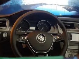 Volkswagen Golf стал кокпитом для гоночного симулятора (ВИДЕО)