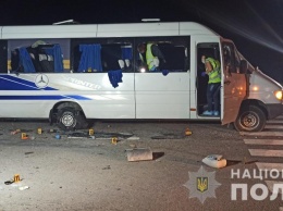 Нападавших на автобус под Харьковом отправили под стражу