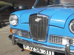 В Запорожье появился редкий британский ретро-автомобиль - фото