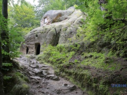 Фотопутешествие: пещерный монастырь села Розгирче