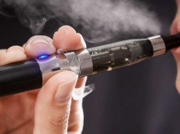 Курение как электронных, так и обычных сигарет, повышает вероятность заболеть "ковид"