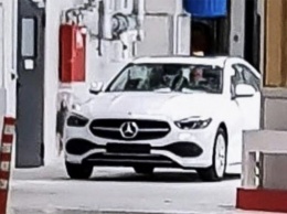 Новый седан Mercedes-Benz C-класса поймали без камуфляжа