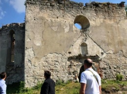 Руины костела и бункер: на Тернопольщине хотят обустроить туристический хаб