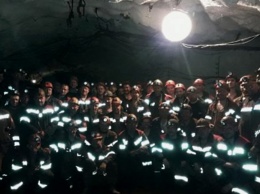 В Кривом Роге продолжаются протесты шахтеров. К горнякам шахты "Октябрьская" присоединились коллеги с шахты "Родина"