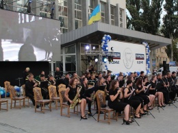 Концерт в честь Дня освобождения Донбасса подарил покровчанам лидер партии «Порядок» Леонид Байсаров