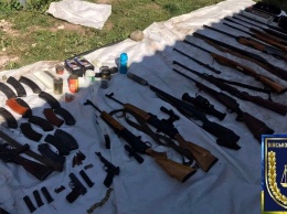 Прокуратура, полиция и СБУ показали масштабы воровства оружия и боеприпасов в армии (фото)