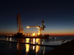 Танкер «Делфи» отбуксирован в порт Черноморска. Фото, видео