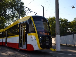 Одесские транспортники выпустили второй многосекционный трамвай - самый длинный в Украине
