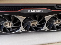 Блогер показал, как выглядит большой Radeon RX 6000 вживую, и рассказал про карту поменьше