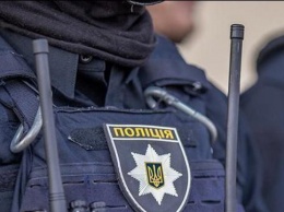 Приставили пистолет и требовали деньги: в Одессе банда похитила таксиста