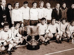 Поздравление команде «Динамо»-1975 с годовщиной завоевания Суперкубка Европы от НОК Украины