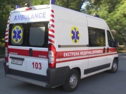 В Запорожье родственники умершей пациентки напали на сотрудницу "скорой помощи": она в больнице, - ВИДЕО