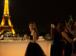 От Кэрри Брэдшоу до Одри Хепберн - все модные ссылки в сериале «Эмили в Париже»