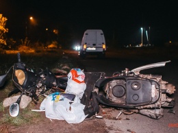 В Днепре на Генерала Воливача столкнулись Таврия и скутер: пострадали 2 человека