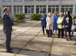 Попов: В Киеве необходимо вернуть муниципальную надбавку педагогам