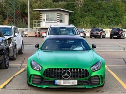 В Киеве заметили роскошный суперкар цвета "зеленый дьявол" за 7 млн: фото