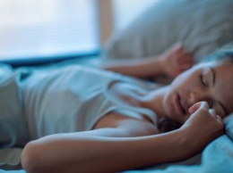 Пять причин, почему большую часть ночи лучше спать на спине