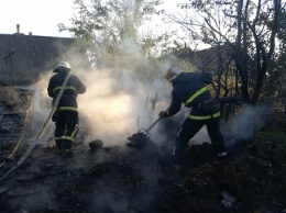 В Снигиревке сгорел запас дров на зиму, а в Кривом Озере - жилой дом