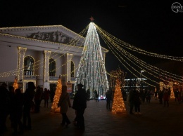 Новый год-2021. В Мариуполе на главную елку города и декор потратят 3,5 миллиона гривен
