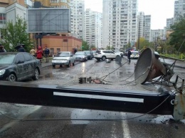 В Киеве упал строительный кран