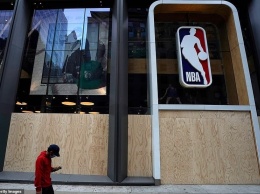 НБА перед выборами президента США заколотила окна и двери своего офиса досками