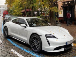 В Украине замечен топовый электромобиль Porsche