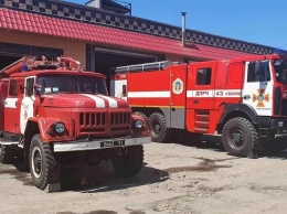 Под Харьковом во время пожара в двухэтажном доме спасатели эвакуировали 8 жильцов