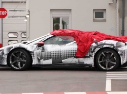 Новейший суперкар Ferrari впервые засняли на дорогах