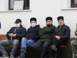 Крымские татары собрались возле Муфтията, чтобы заявить о «беспределе силовиков»