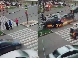ЧП в Харькове: Volkswagen сбил четырех человек, стоявших на островке безопасности. ВИДЕО