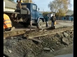Трамвай не смог пережить «времена процветания» в «ЛНР»: в Луганске демонтируют остатки трамвайной коллеи, - ФОТО
