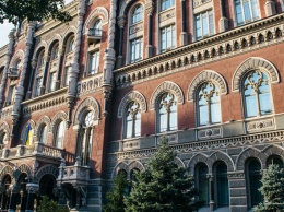 Суд пошел навстречу НБУ: приостановил взыскание 129 млн грн в пользу банка "семьи" Януковича