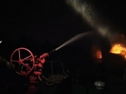 В Киеве сгорела 20-метровая яхта, на борту находились люди
