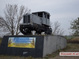 На Николаевщине от рук вандалов снова пострадал памятник советскому фильму «Трактористы» (ФОТО)