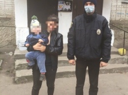 Харьковские "копы" разыскали сбежавшую мать с двухлетним ребенком, - ФОТО