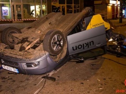 ДТП: ночью на Победе такси разорвало на части (ФОТО.ВИДЕО)