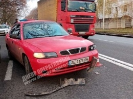 В Днепре на улице Макарова Daewoo "зацепил" автомобиль Renault: подробности, фото