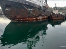 Аварию судна «Аметист» и разлив нефти в Черноморске опровергли в АМПУ
