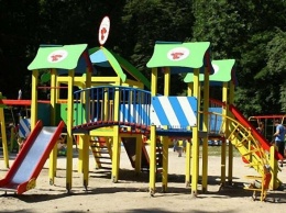 В Запорожье замглаву райадминистрации подозревают в растрате денег на ремонт детских площадок