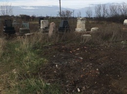 Фермер, который распахал еврейское кладбище в Гуляйполе, может пойти под суд за надругательство над могилами