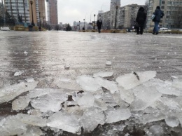 Киев превратился в ледяной каток: как коммунальщики справляются с последствиями